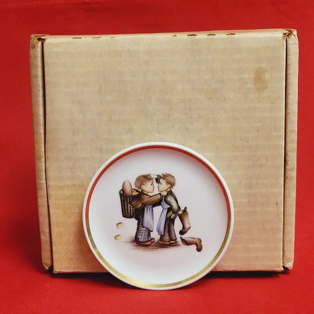 Schmid Berta Hummel Museum Miniature Plate Collection 1979